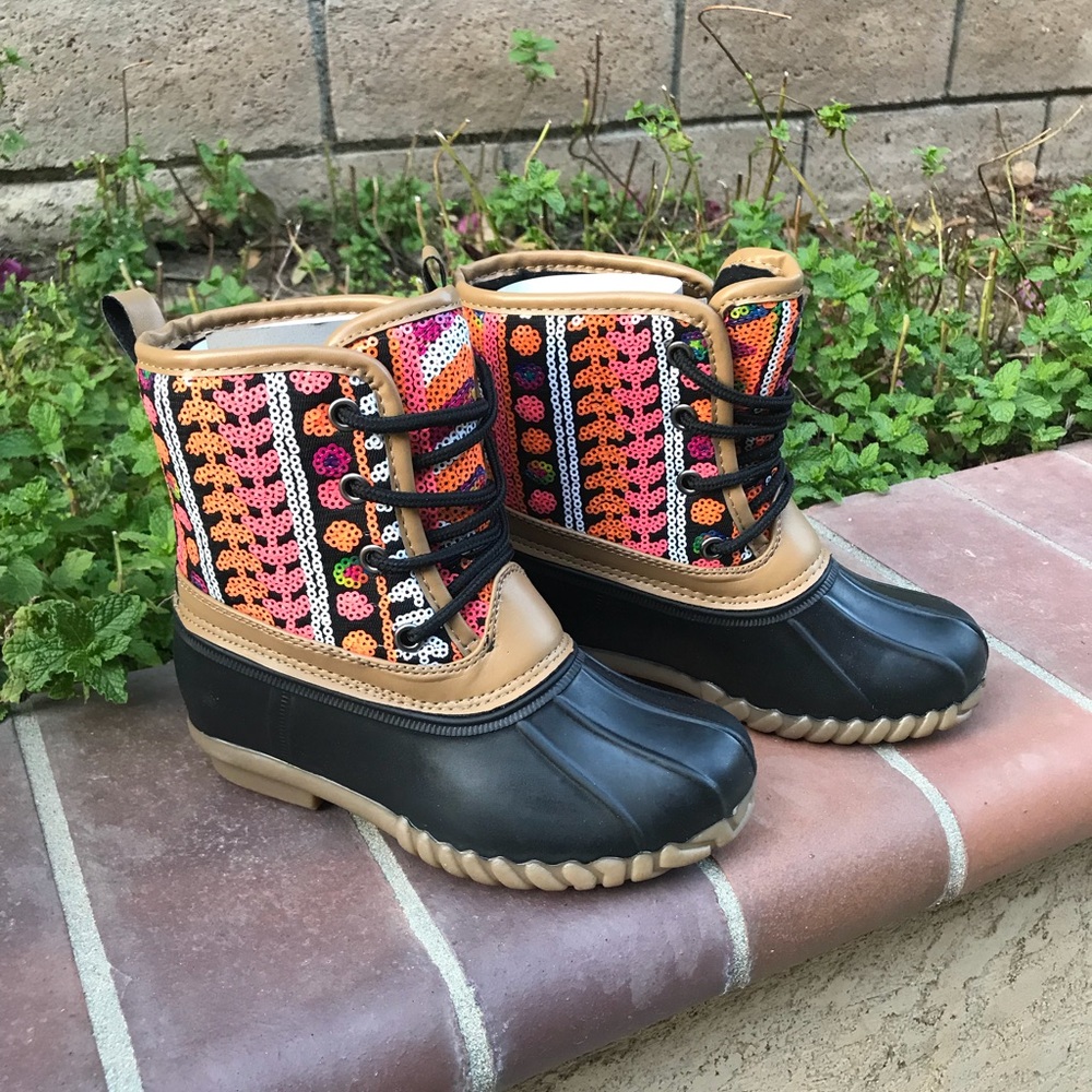NEW ARRIVALS GIRLS LACE UP DUCK BOITS